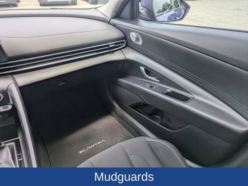 Used 2023 Hyundai Elantra SEL w/ Preferred Accessory Package FWD image 17