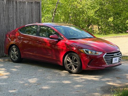 Used 2017 Hyundai Elantra SE FWD image 4