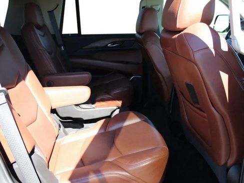 Used 2018 Cadillac Escalade Premium Luxury AWD/4WD image 23