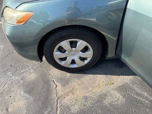 Used 2009 Toyota Camry LE FWD image 30