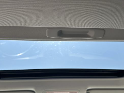 Used 2019 Toyota RAV4 Limited w/ Cold Weather Package FWD image 21