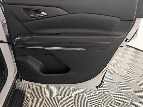 Certified 2024 Chevrolet Traverse LT image 34