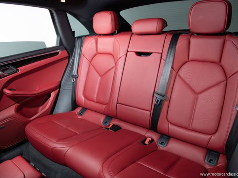 Used 2024 Porsche Macan S image 24