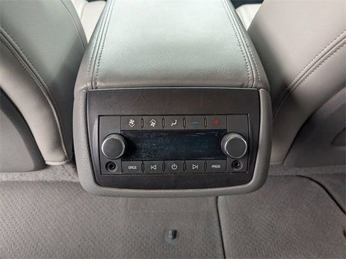Used 2017 Chevrolet Traverse LT image 28