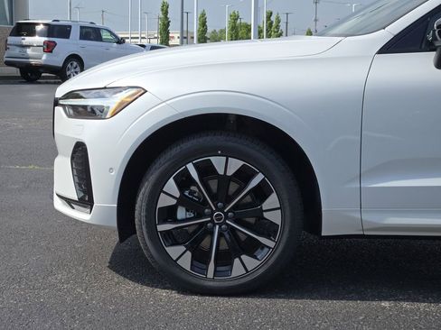 Used 2026 Volvo XC60 B5 Plus w/ Protection Package Premier image 8