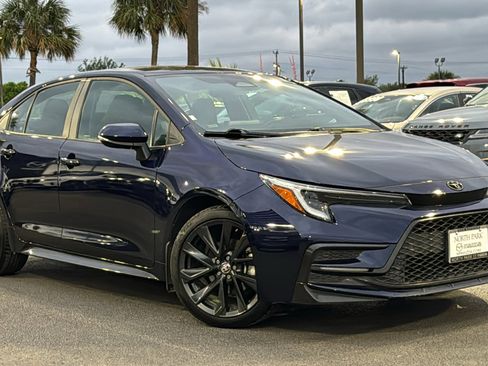 Used 2024 Toyota Corolla SE image 2