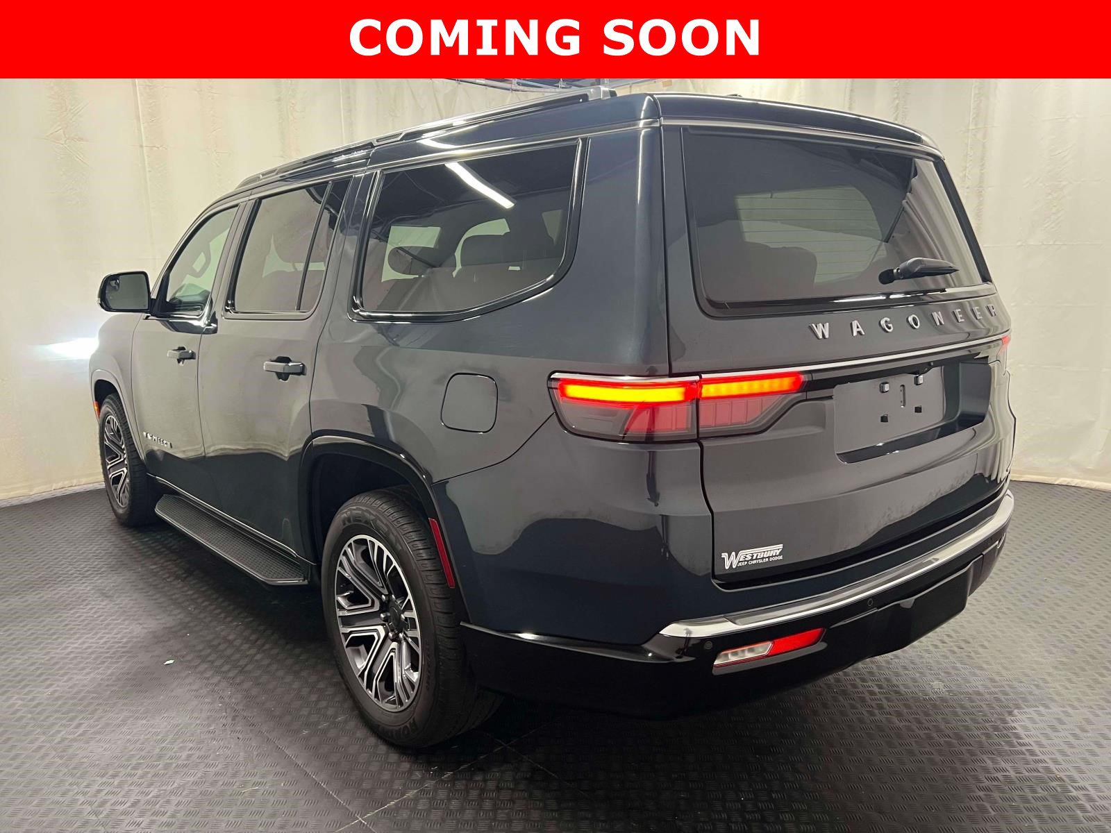 Certified 2024 Jeep Wagoneer Series II w/ Flexible Seating Group AWD/4WD image 10