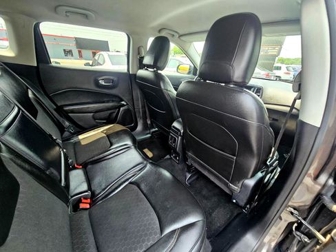 Used 2018 Jeep Compass Latitude w/ Popular Equipment Group image 17