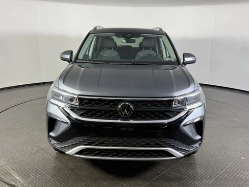 Used 2024 Volkswagen Taos SE w/ Panoramic Sunroof Package image 2