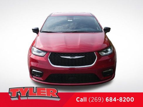 New 2026 Chrysler Pacifica Select FWD image 2