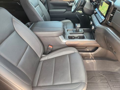 Used 2023 GMC Sierra 1500 SLT AWD/4WD image 12