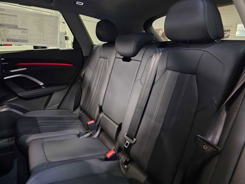 New 2025 Audi Q5 Premium Plus image 17