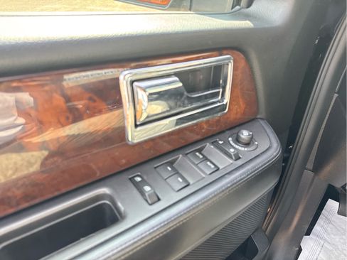 Used 2015 Lincoln Navigator 2WD image 21