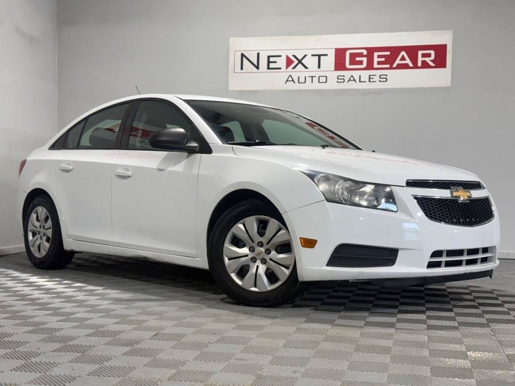 Used 2013 Chevrolet Cruze LS FWD image 1