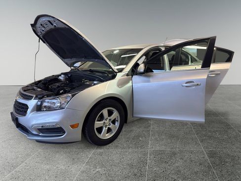 Used 2015 Chevrolet Cruze LT FWD image 9