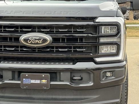 Used 2024 Ford F250 Lariat w/ Black Appearance Package image 10