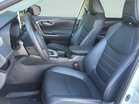 Used 2025 Toyota RAV4 XLE Premium AWD/4WD image 29
