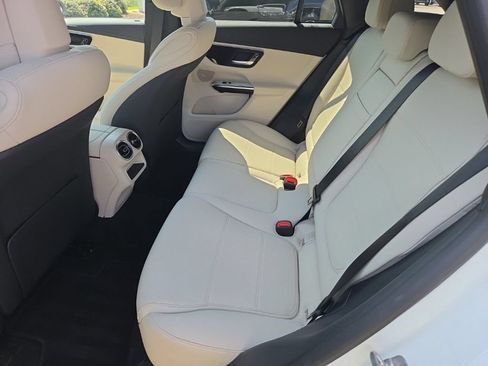 Used 2025 Mercedes-Benz GLC 300 image 5