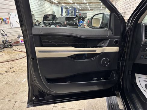 Used 2019 Ford Expedition Platinum image 9