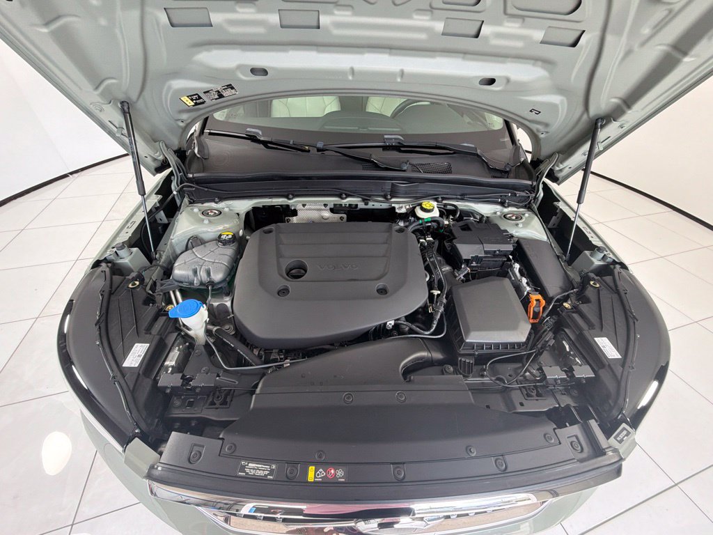 Used 2024 Volvo XC40 B5 Plus AWD/4WD image 28