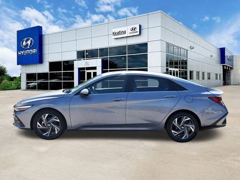 Used 2025 Hyundai Elantra SEL FWD image 8