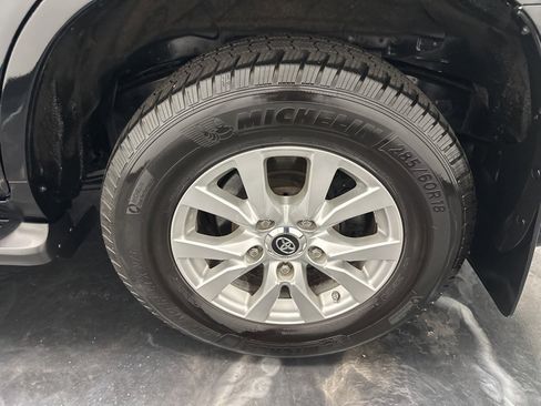 Used 2016 Toyota Land Cruiser image 38