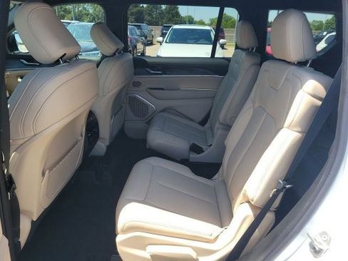 New 2026 Jeep Grand Cherokee L Limited AWD/4WD image 17
