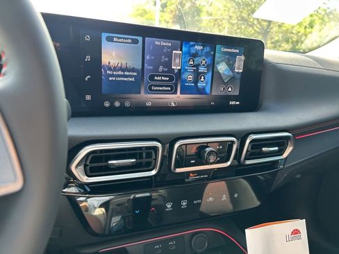 New 2026 Nissan Sentra SR w/ Floor Mat Package FWD image 29