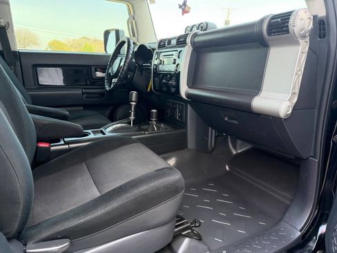 Used 2011 Toyota FJ Cruiser 4WD w/ Upgrade Pkg image 14