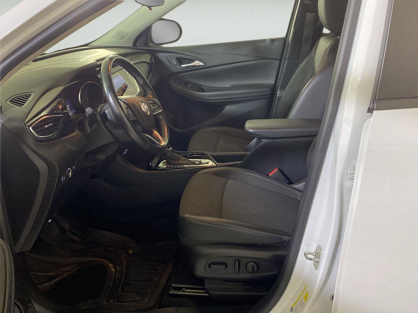 Used 2020 Buick Encore GX Preferred w/ Cold Weather Comfort Package FWD image 10