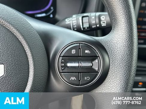Used 2025 Kia Soul LX w/ LX Technology Package FWD image 30