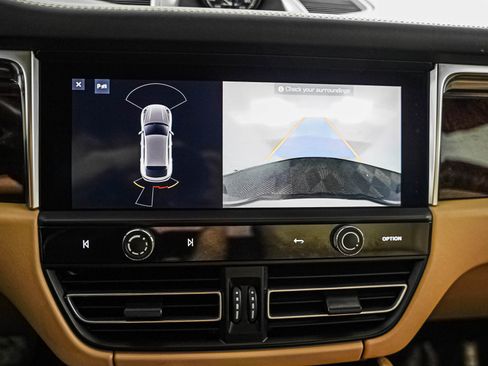 Certified 2023 Porsche Macan S AWD/4WD image 23