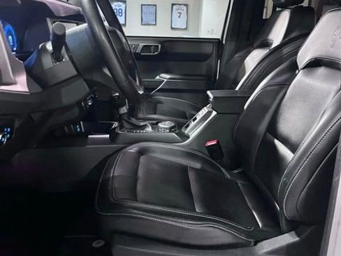 Used 2025 Ford Bronco Outer Banks AWD/4WD image 16