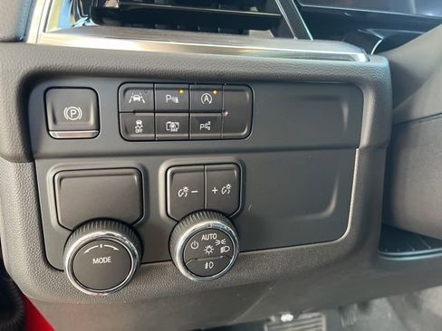 New 2025 Chevrolet Suburban Premier image 19