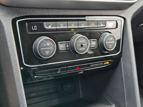 Used 2023 Volkswagen Atlas SE w/ Black Wheel Package image 17