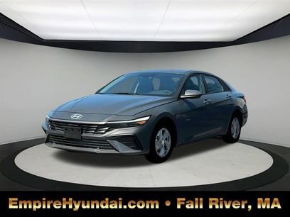New 2025 Hyundai Elantra SE