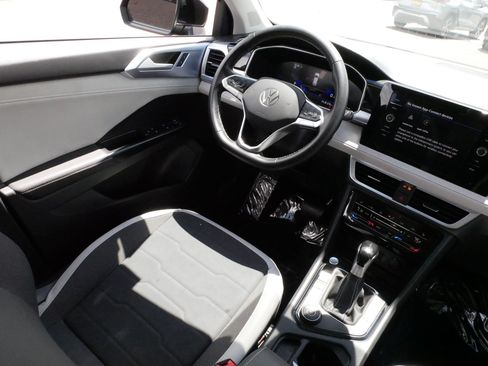 Used 2025 Volkswagen Taos SE w/ Panoramic Sunroof Package AWD/4WD image 9