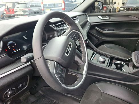 Used 2023 Jeep Grand Cherokee Altitude image 24