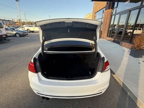Used 2018 BMW 330i xDrive Sedan w/ Convenience Package image 10