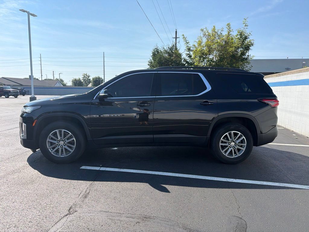 Used 2023 Chevrolet Traverse LT FWD image 2
