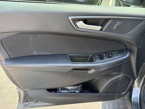 Used 2018 Ford Edge SE FWD image 8