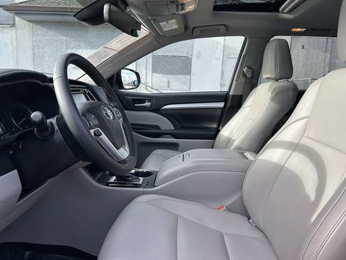 Certified 2018 Toyota Highlander XLE image 10