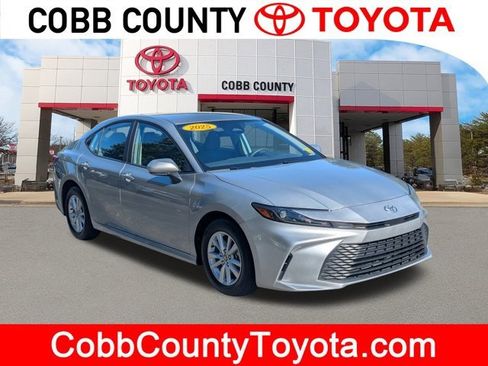 Used 2025 Toyota Camry LE image 1