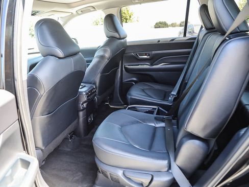 Certified 2024 Toyota Grand Highlander FWD image 19