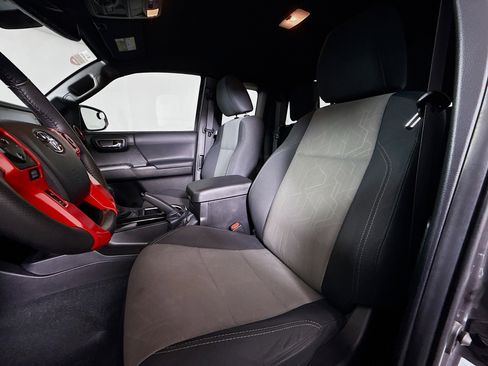 Certified 2022 Toyota Tacoma TRD Off-Road w/ TRD Premium Off Road Package image 11