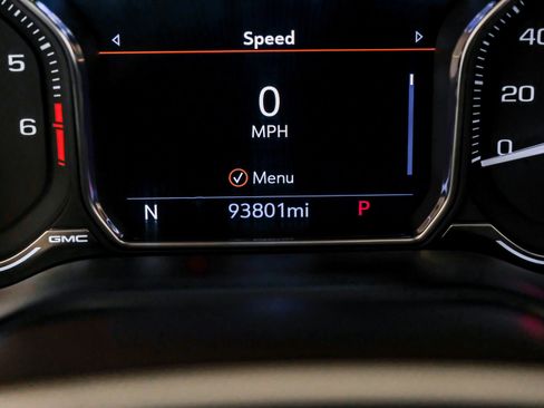 Used 2021 GMC Yukon Denali w/ Denali Premium Package image 18