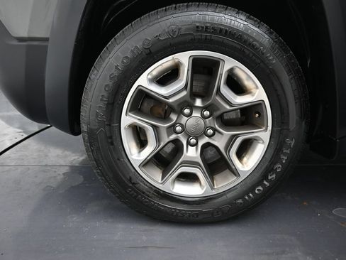 Used 2019 Jeep Cherokee Trailhawk w/ Cold Weather Group AWD/4WD image 30