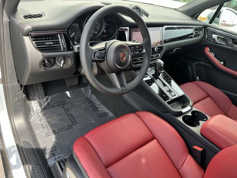 New 2025 Porsche Macan image 4