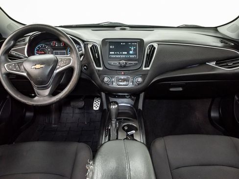 Used 2017 Chevrolet Malibu LT FWD image 22