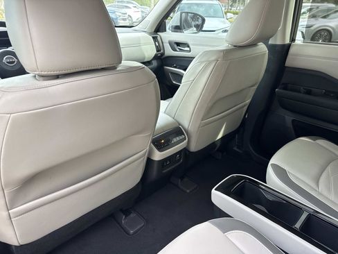 Used 2022 Nissan Pathfinder Platinum w/ Cargo Package image 11